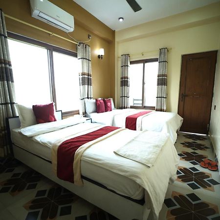 Hotel Flycatcher Chitwan- A Jungle Safari Home โซราฮา ภายนอก รูปภาพ