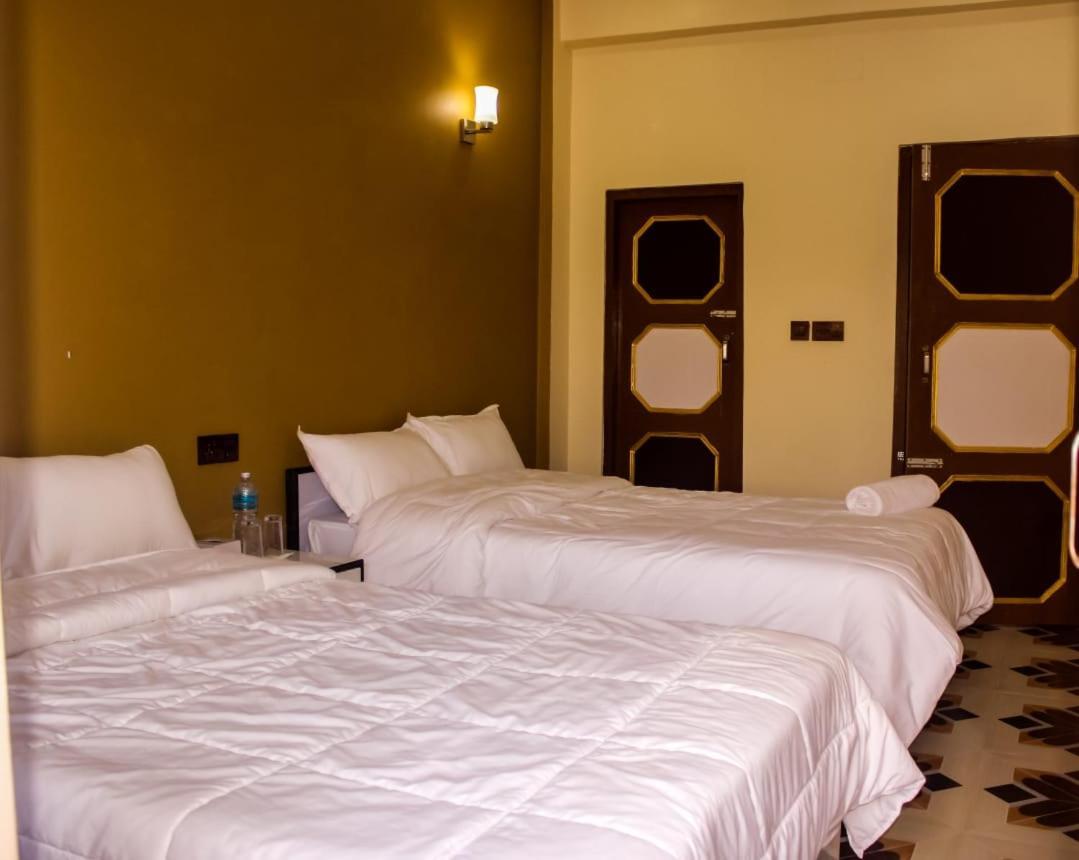 Hotel Flycatcher Chitwan- A Jungle Safari Home โซราฮา ภายนอก รูปภาพ