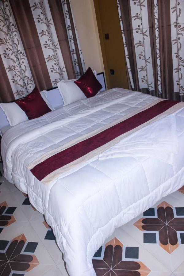 Hotel Flycatcher Chitwan- A Jungle Safari Home โซราฮา ภายนอก รูปภาพ