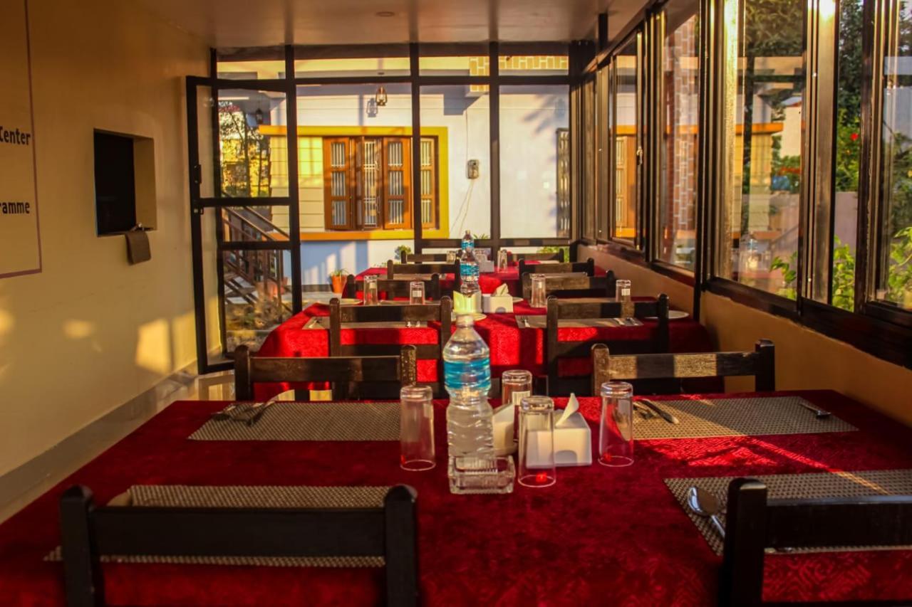 Hotel Flycatcher Chitwan- A Jungle Safari Home โซราฮา ภายนอก รูปภาพ