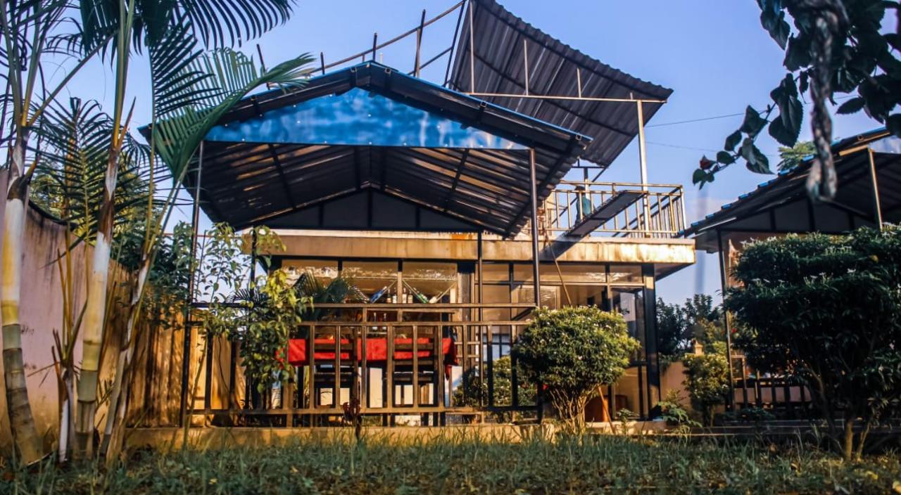 Hotel Flycatcher Chitwan- A Jungle Safari Home โซราฮา ภายนอก รูปภาพ