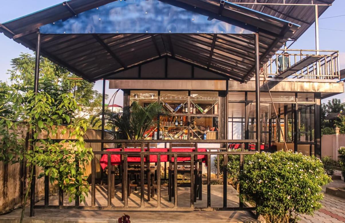Hotel Flycatcher Chitwan- A Jungle Safari Home โซราฮา ภายนอก รูปภาพ