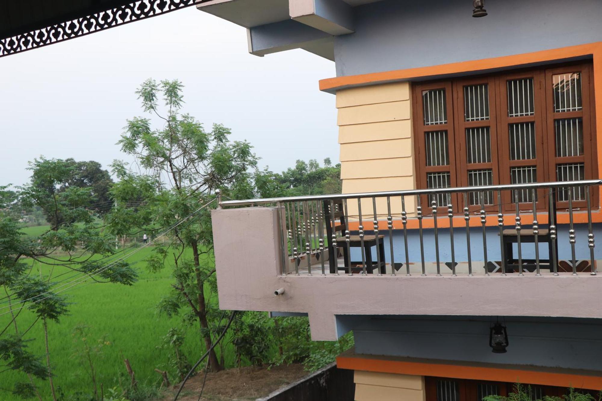 Hotel Flycatcher Chitwan- A Jungle Safari Home โซราฮา ภายนอก รูปภาพ