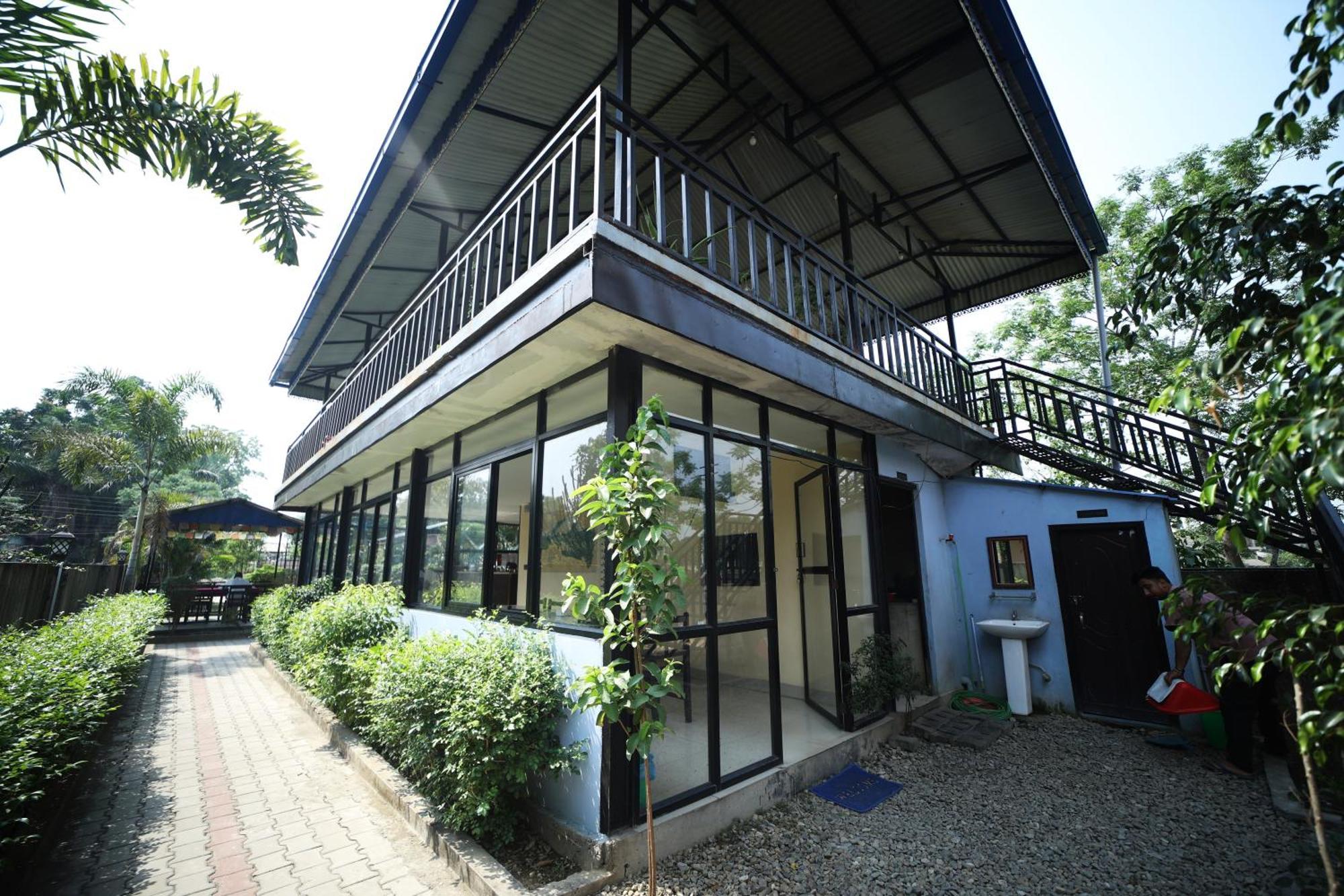 Hotel Flycatcher Chitwan- A Jungle Safari Home โซราฮา ภายนอก รูปภาพ
