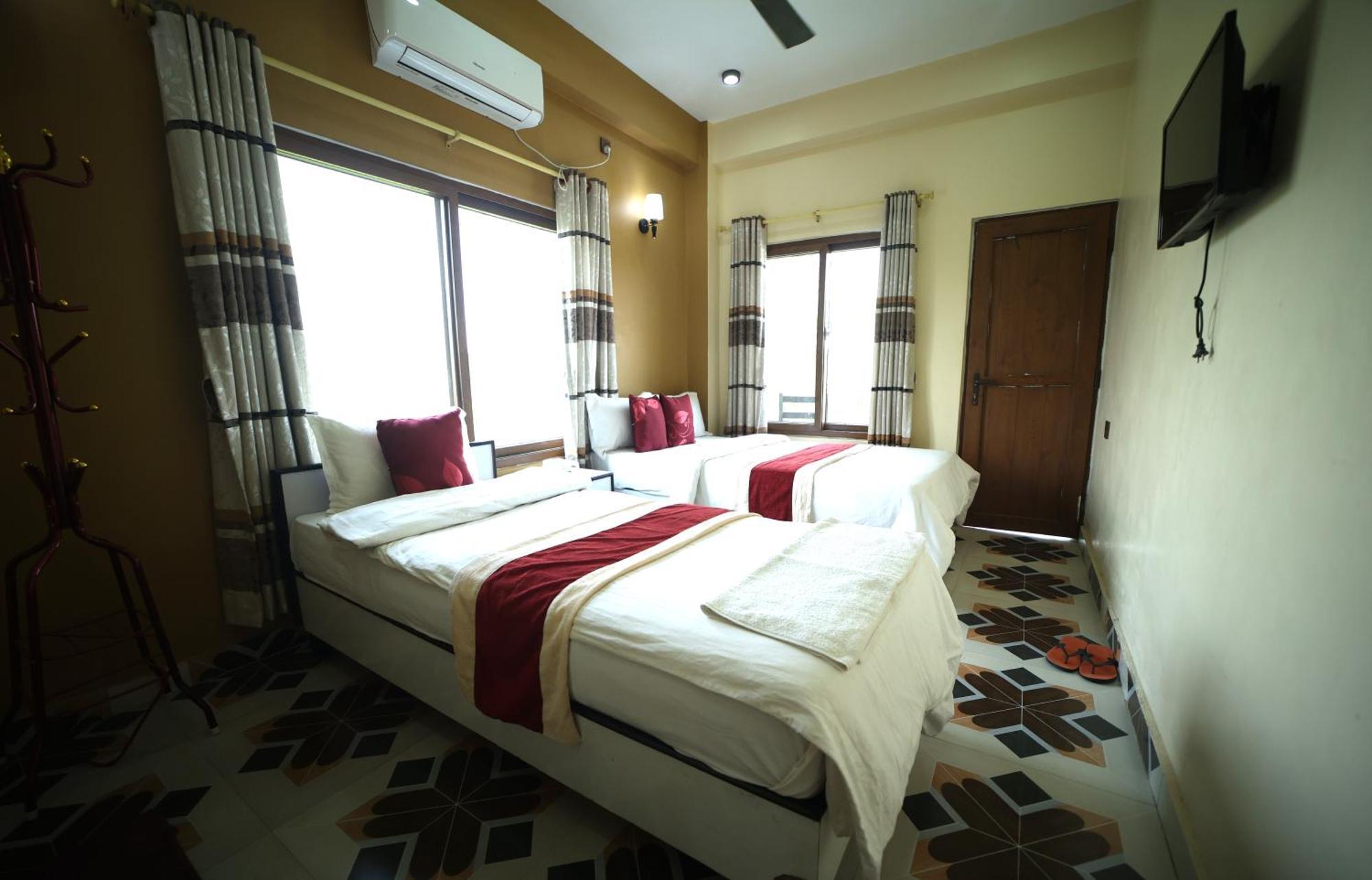 Hotel Flycatcher Chitwan- A Jungle Safari Home โซราฮา ภายนอก รูปภาพ
