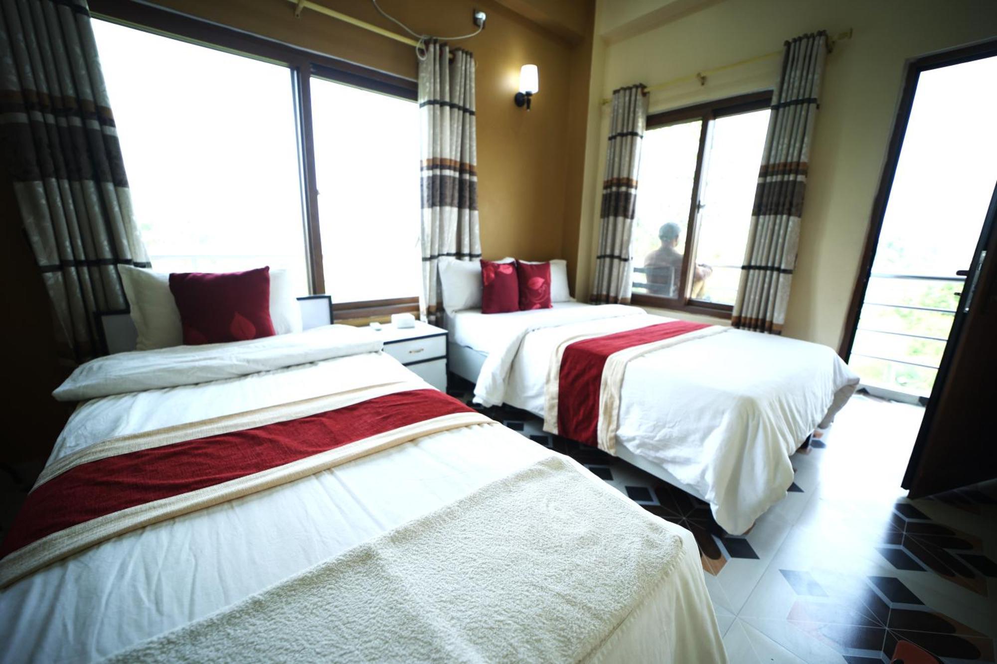 Hotel Flycatcher Chitwan- A Jungle Safari Home โซราฮา ภายนอก รูปภาพ