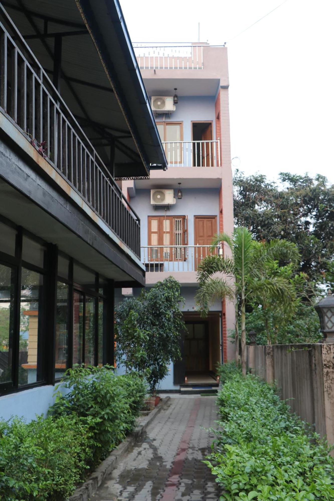 Hotel Flycatcher Chitwan- A Jungle Safari Home โซราฮา ภายนอก รูปภาพ