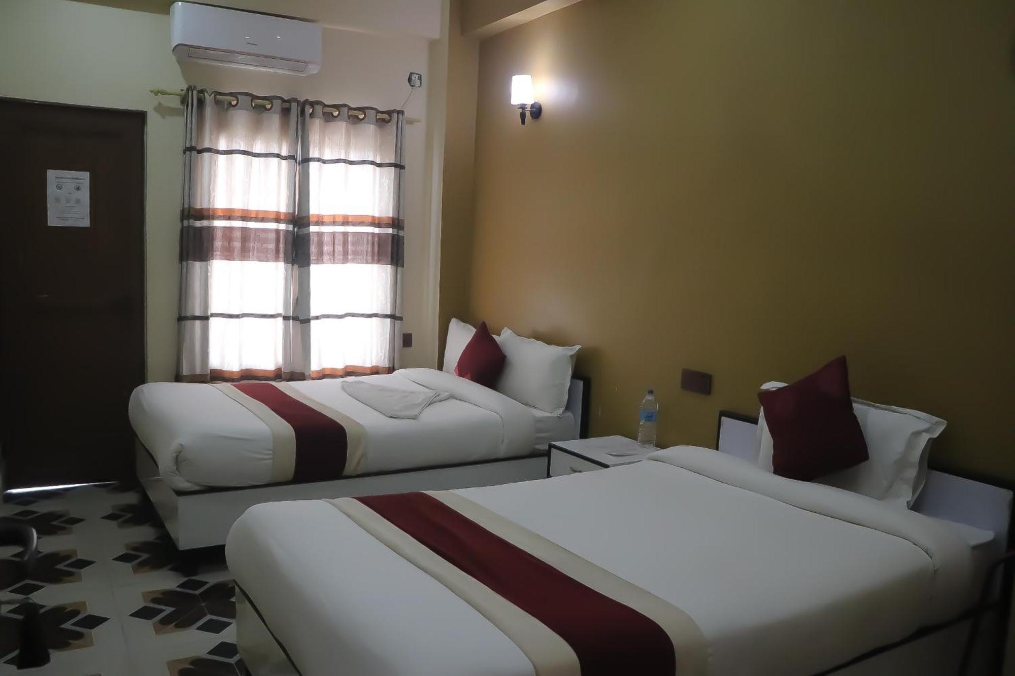 Hotel Flycatcher Chitwan- A Jungle Safari Home โซราฮา ภายนอก รูปภาพ
