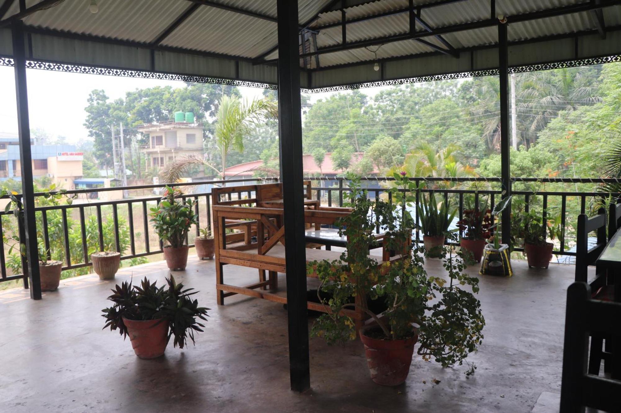 Hotel Flycatcher Chitwan- A Jungle Safari Home โซราฮา ภายนอก รูปภาพ