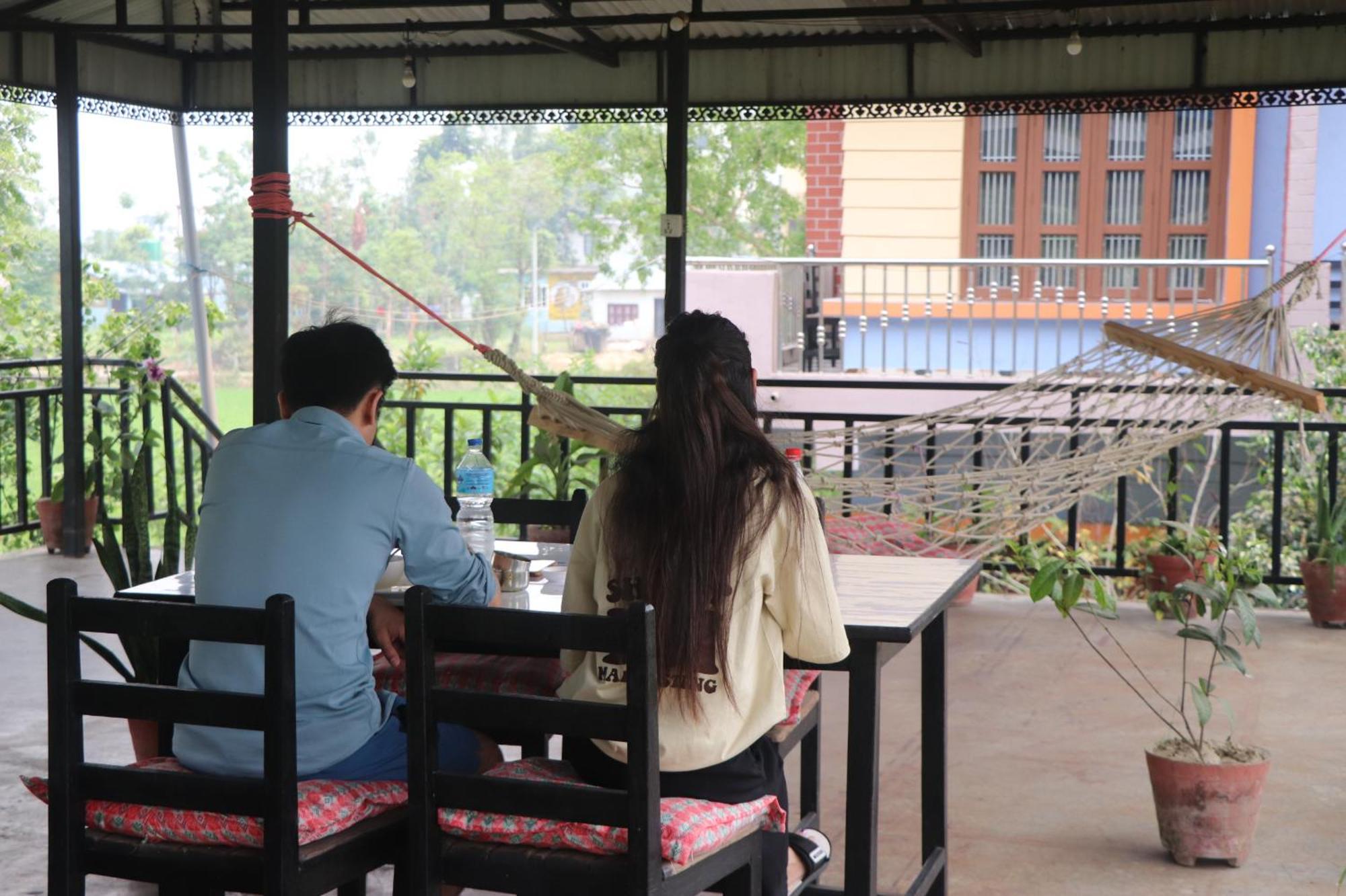 Hotel Flycatcher Chitwan- A Jungle Safari Home โซราฮา ภายนอก รูปภาพ