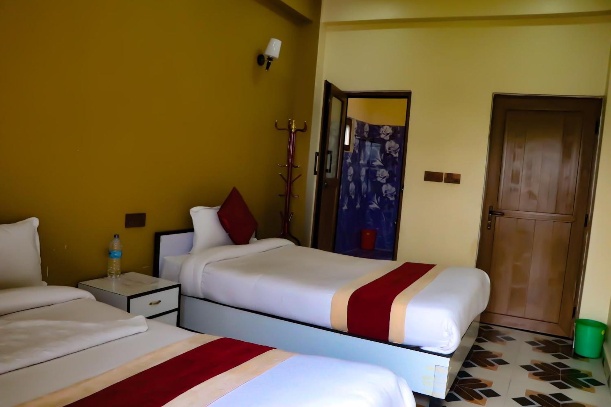 Hotel Flycatcher Chitwan- A Jungle Safari Home โซราฮา ภายนอก รูปภาพ